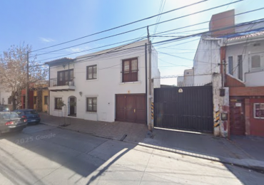 Importante propiedad en Alsina y Sarmiento, casa + galpon